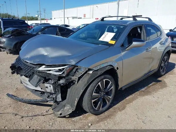 JTHY3JBH1K2001604 2019 LEXUS UX - Image 2
