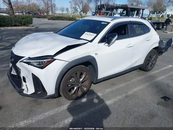 JTHY3JBH1K2014000 2019 LEXUS UX - Image 2