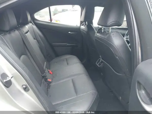 JTHY3JBH2K2019965 2019 LEXUS UX - Image 8