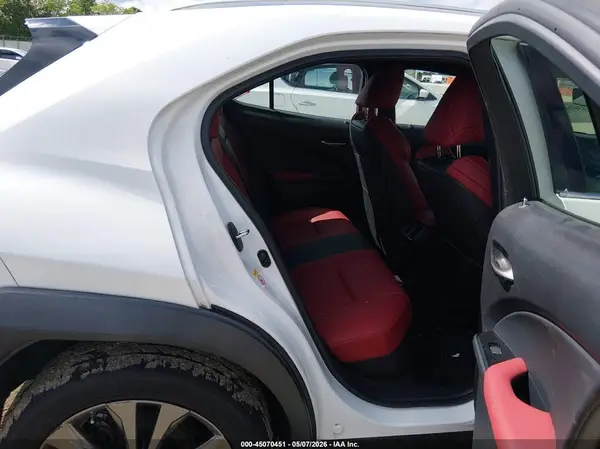 JTHY3JBH5K2000438 2019 LEXUS UX - Image 8