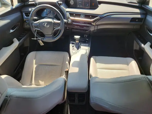 JTHY3JBH8K2002068 2019 LEXUS UX - Image 8