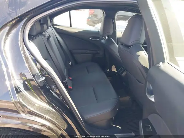 JTHYBJAH7S2022140 2025 LEXUS UX - Image 8