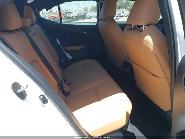 JTHYBJAH9S2022270 2025 LEXUS UX - Image 8