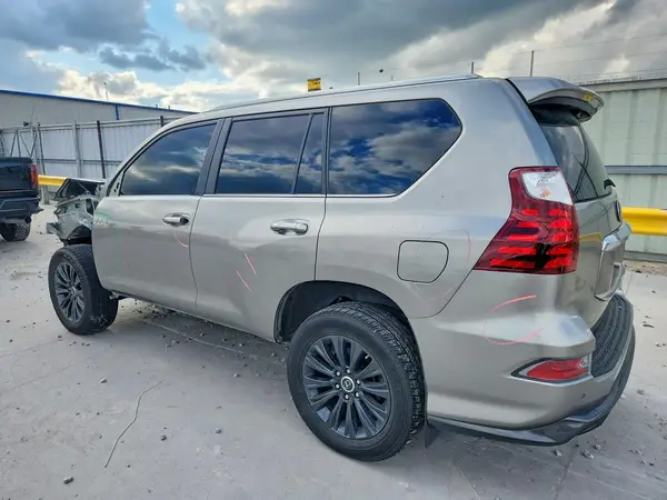 JTJAM7BX1N5335495 2022 LEXUS GX - Image 2