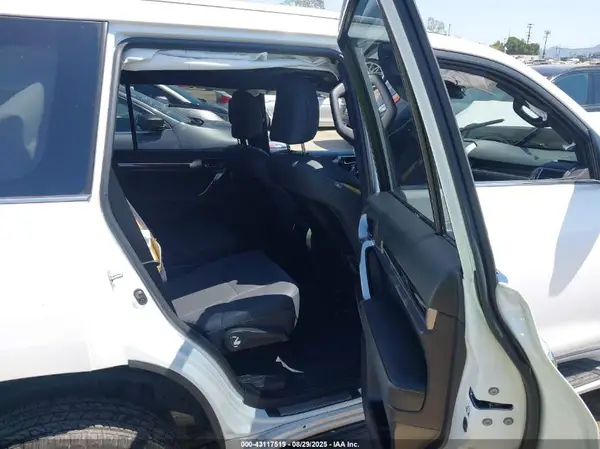 JTJAM7BX2N5318236 2022 LEXUS GX - Image 8