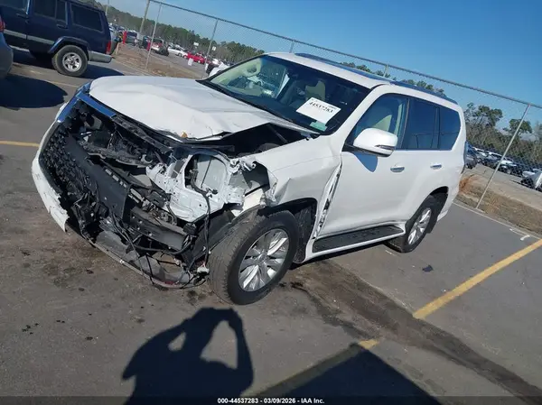 JTJAM7BX3M5284502 2021 LEXUS GX - Image 2