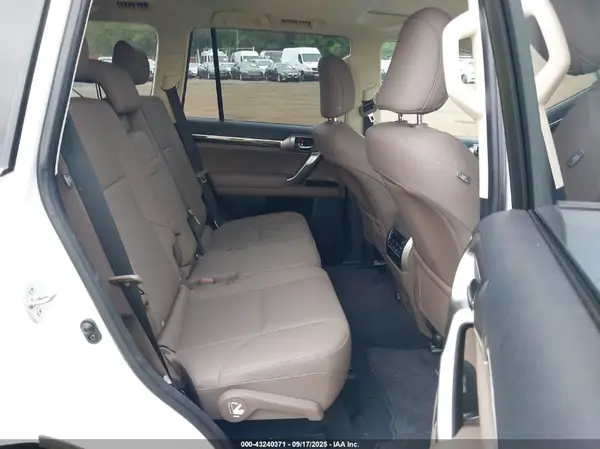 JTJAM7BX4P5375735 2023 LEXUS GX - Image 8