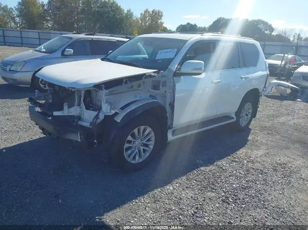 JTJAM7BX5P5350536 2023 LEXUS GX - Image 2