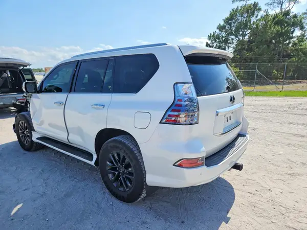 JTJAM7BX8N5332674 2022 LEXUS GX - Image 2
