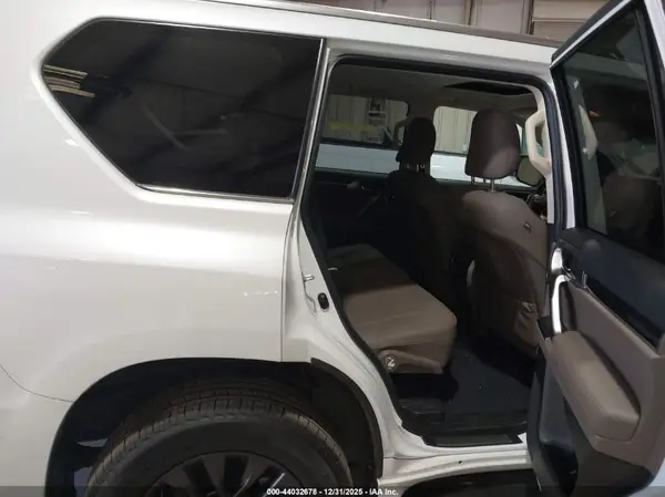 JTJAM7BX8N5335865 2022 LEXUS GX - Image 8