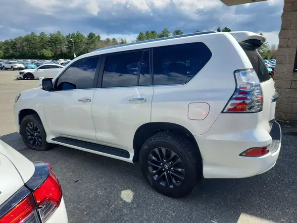 JTJAM7BX9P5346215 2023 LEXUS GX - Image 2