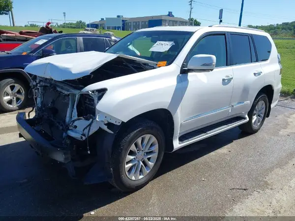 JTJBM7FX1K5216078 2019 LEXUS GX - Image 2
