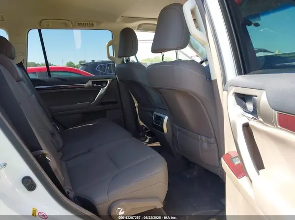 JTJBM7FX1K5216078 2019 LEXUS GX - Image 8