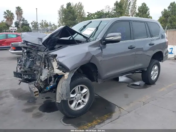 JTJBM7FX2J5193733 2018 LEXUS GX - Image 2