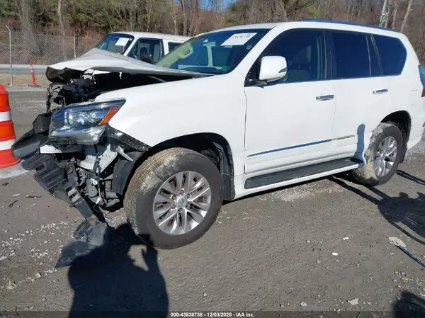 JTJBM7FX2K5222584 2019 LEXUS GX - Image 2