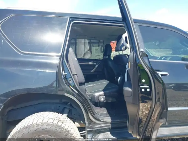 JTJBM7FX3J5210295 2018 LEXUS GX - Image 8