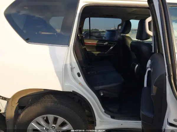 JTJBM7FX5J5202943 2018 LEXUS GX - Image 8