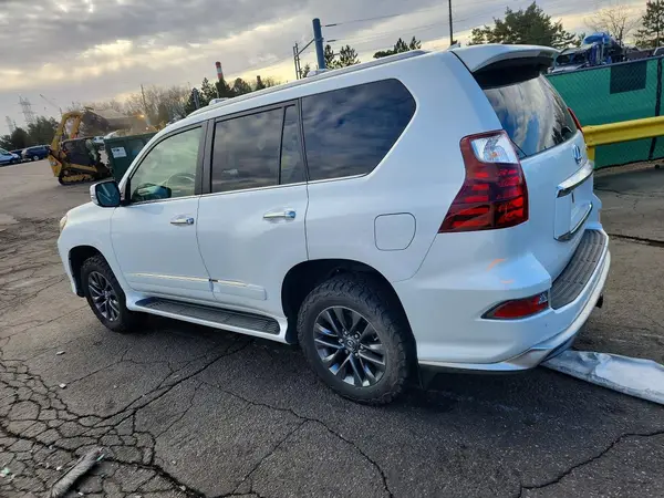 JTJBM7FX8K5219365 2019 LEXUS GX - Image 2