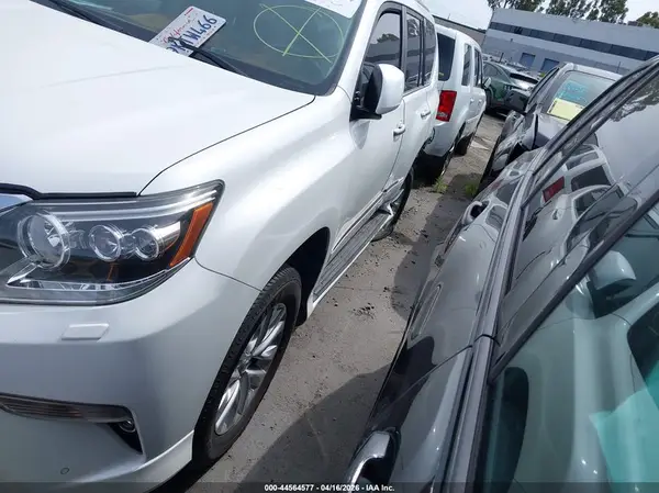 JTJBM7FXXK5236474 2019 LEXUS GX - Image 2