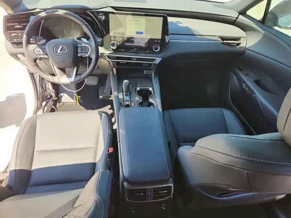 JTJCHMAA6S2033979 2025 LEXUS RX - Image 8