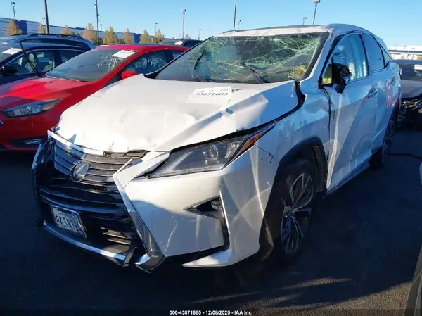 JTJDGKCA2K2007520 2019 LEXUS RX - Image 2