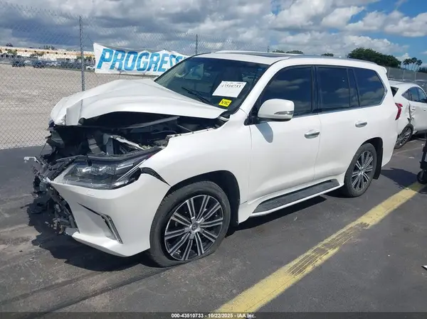 JTJDY7AX8M4335663 2021 LEXUS LX - Image 2