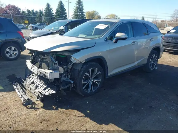 JTJDZKCAXJ2005653 2018 LEXUS RX - Image 2