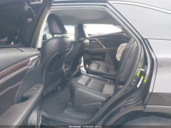 JTJGZKCA4J2007024 2018 LEXUS RX - Image 8