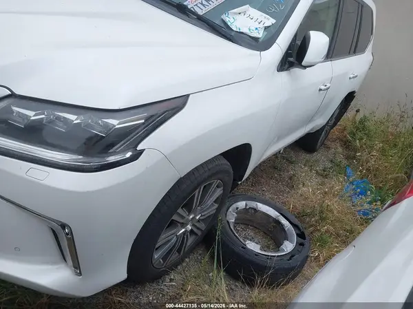 JTJHY7AX2G4215427 2016 LEXUS LX - Image 2