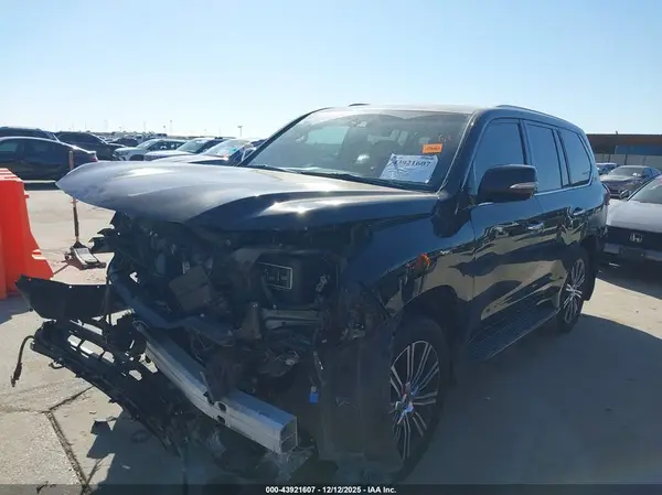 JTJHY7AX4J4264023 2018 LEXUS LX - Image 2