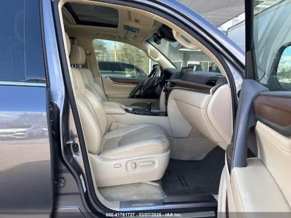 2017 LEXUS LX IAAI lot 41761727 auction photo 5