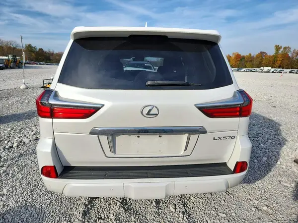JTJHY7AX6J4255582 2018 LEXUS LX - Image 1