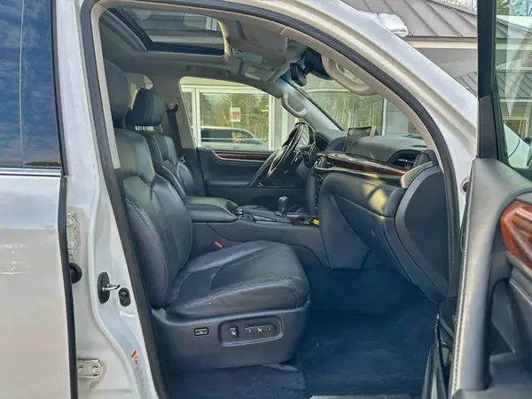2017 LEXUS LX COPART lot 96816975 auction photo 5