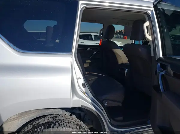 JTJJM7FX5G5133160 2016 LEXUS GX - Image 8