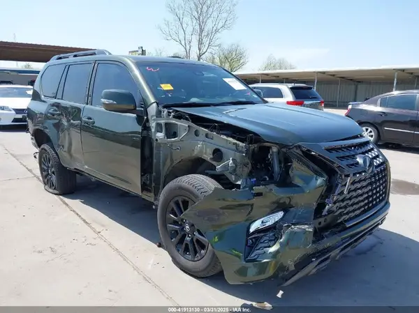 JTJKM7BX0N5318806 2022 LEXUS GX - Image 1