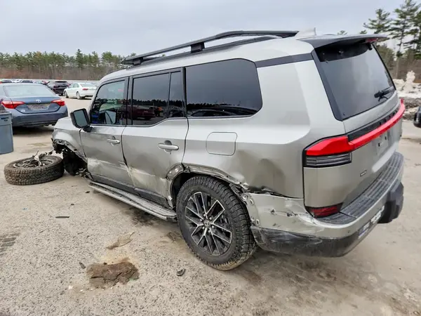 JTJTBCDX1R5009030 2024 LEXUS GX - Image 2