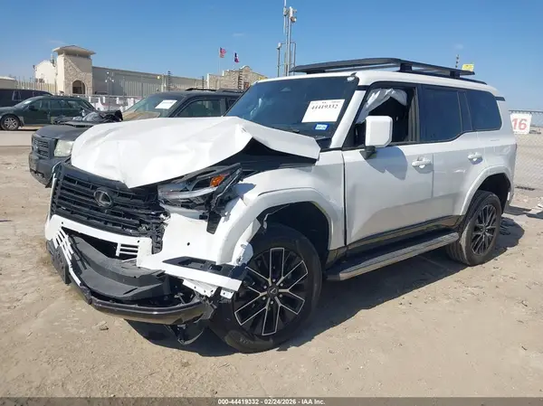 JTJTBCDX4R5007403 2024 LEXUS GX - Image 2