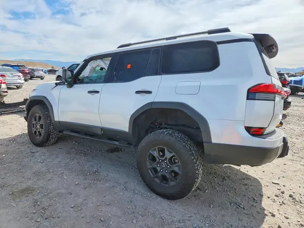 JTJTBCDX5R5004798 2024 LEXUS GX - Image 2