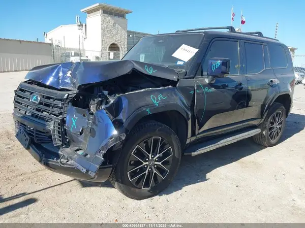 JTJTBCDX5R5031001 2024 LEXUS GX - Image 2