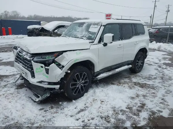 JTJTBCDX6S5050758 2025 LEXUS GX - Image 2