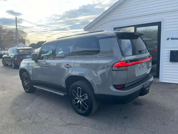 JTJTBCDX8R5019442 2024 LEXUS GX - Image 2