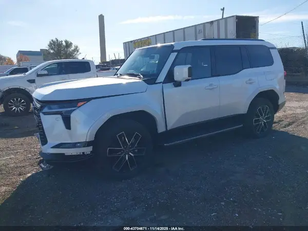 JTJTBCDX8S5036585 2025 LEXUS GX - Image 2