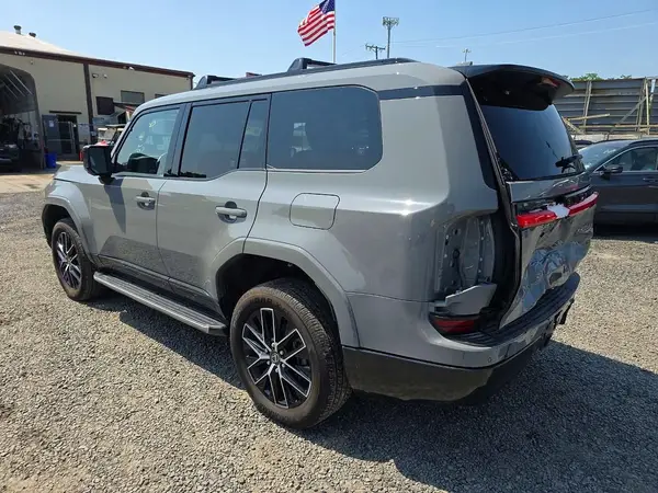 JTJTBCDXXS5067272 2025 LEXUS GX - Image 2