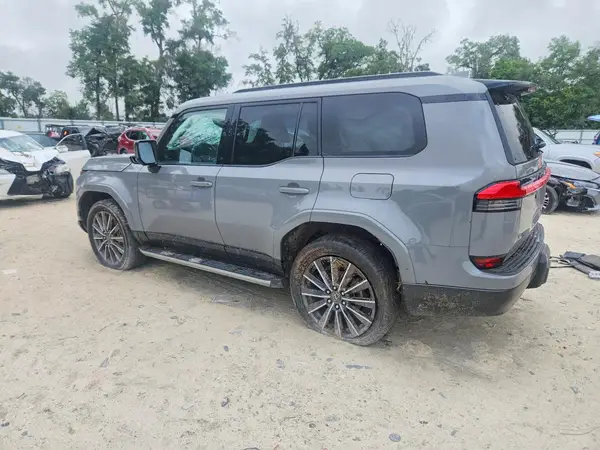 JTJVBCDX1R5002183 2024 LEXUS GX - Image 2