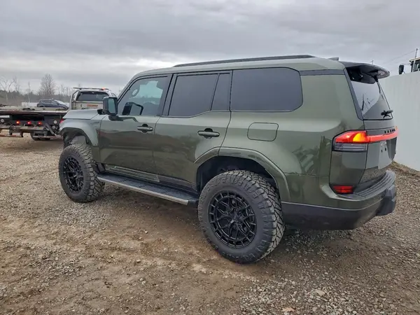JTJVBCDX1R5028315 2024 LEXUS GX - Image 2