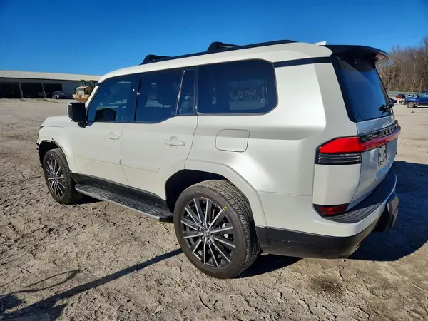 JTJVBCDX2R5010924 2024 LEXUS GX - Image 2