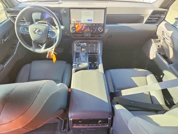 JTJVBCDX2R5010924 2024 LEXUS GX - Image 8