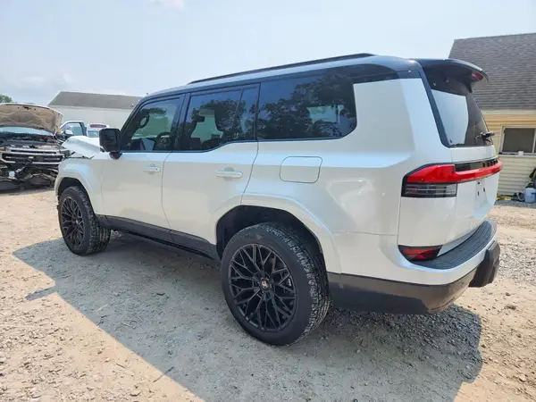 JTJVBCDX2R5023138 2024 LEXUS GX - Image 2