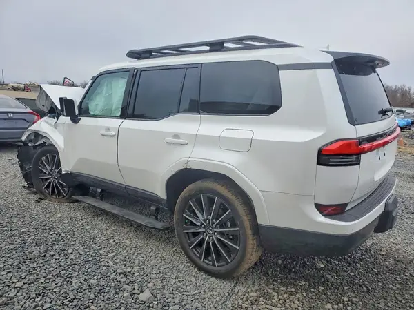 JTJVBCDX4R5005644 2024 LEXUS GX - Image 2