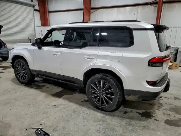 JTJVBCDX4R5005868 2024 LEXUS GX - Image 2